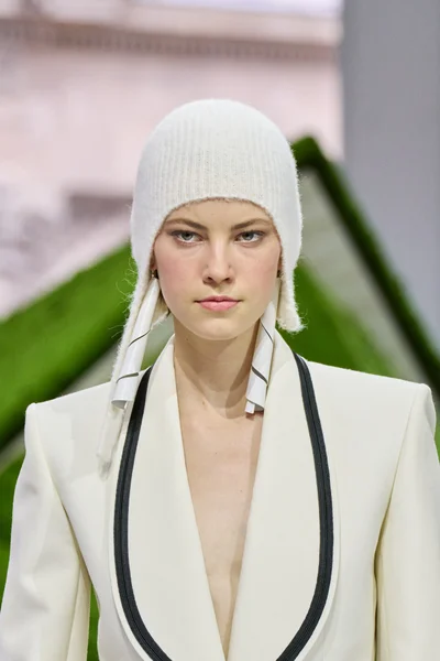 Look 96